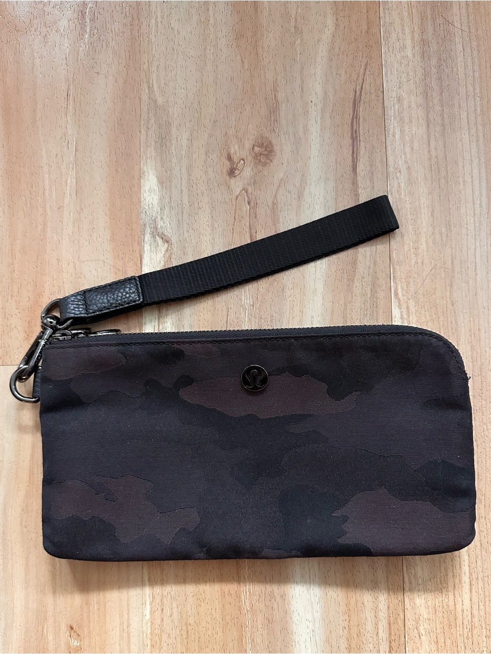 Lululemon Now and Always Wristlet Clutch Pouch Wallet Brown Black Camo EUC